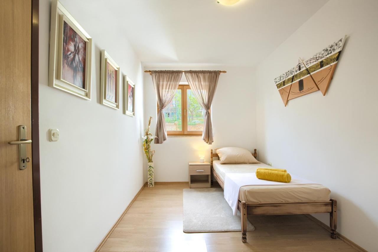 Apartman Andi Appartement Pula Buitenkant foto